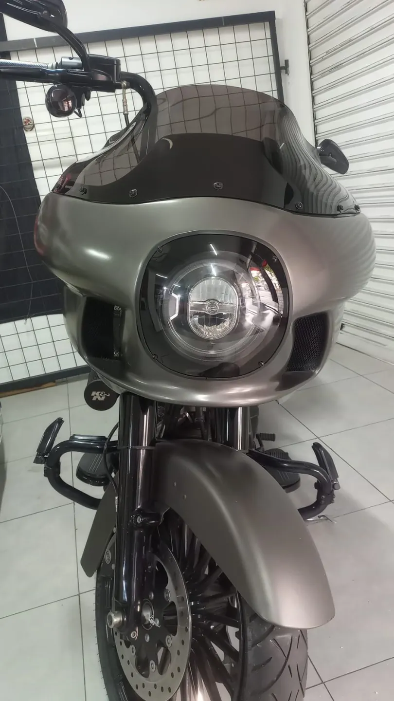 Road King com fairing FXRT vista de frente